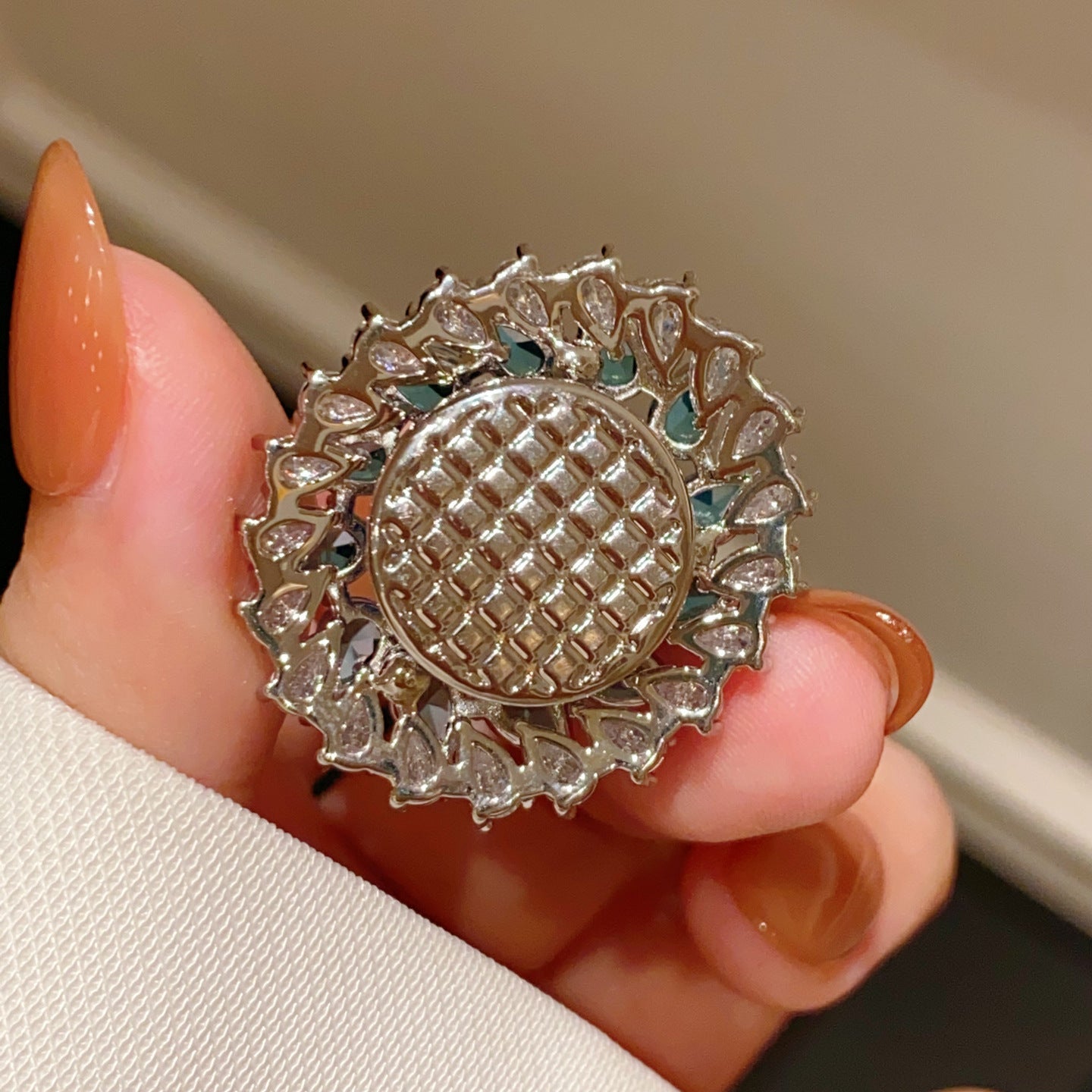 Elegant Coat Suit And Evening Gown Brooch With A Magnetic Clasp
