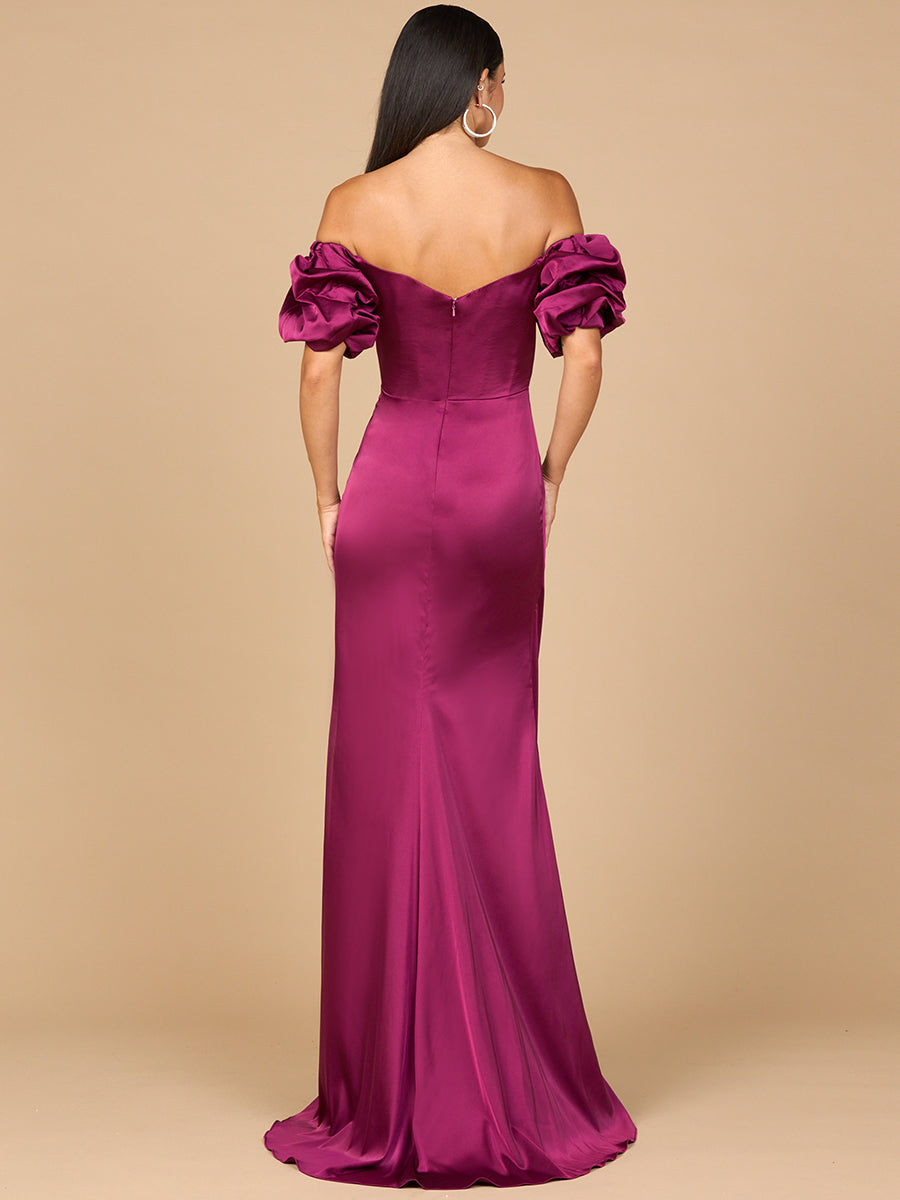 Robe en satin à épaules dénudées avec fente