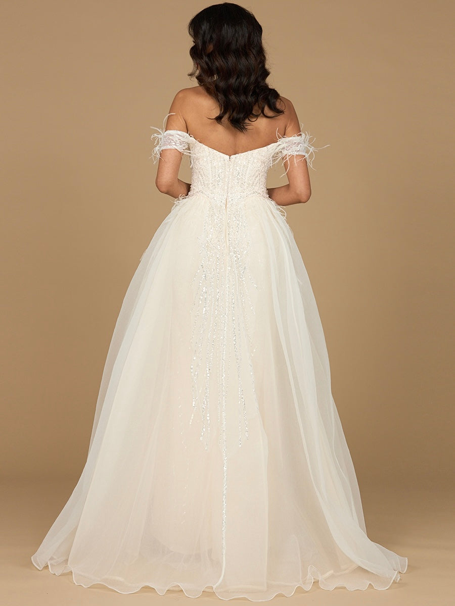 Schulterfreies Abendkleid mit Federn