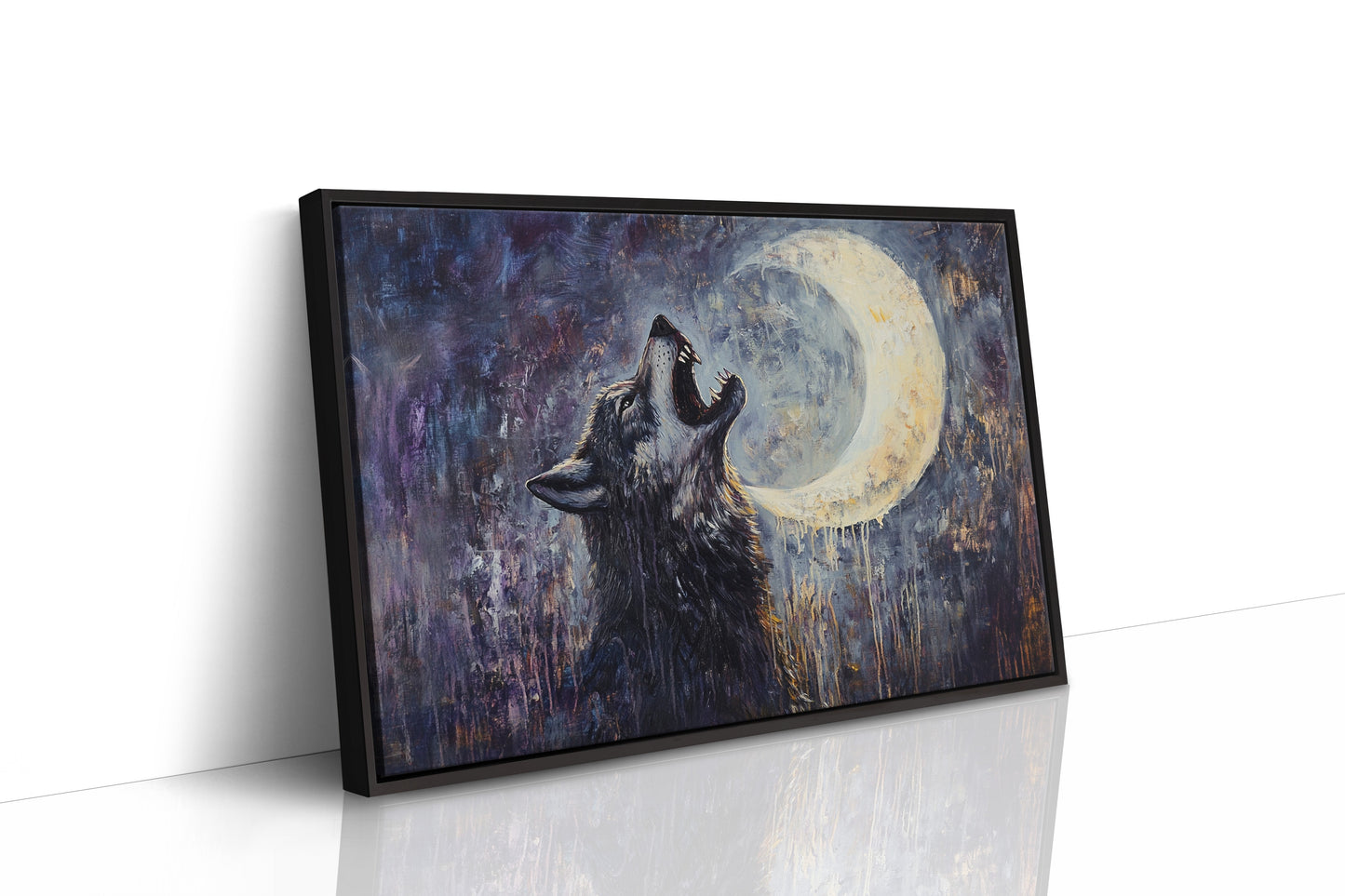 Loup solitaire hurlant sous la lune