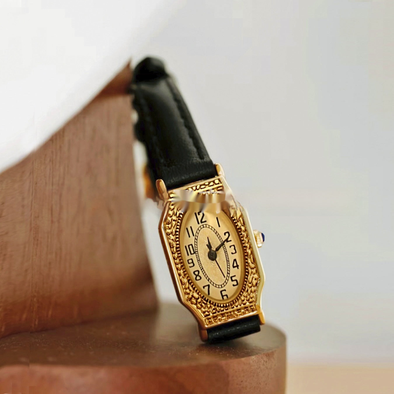 Vintage Luxury Carved Watch For Women