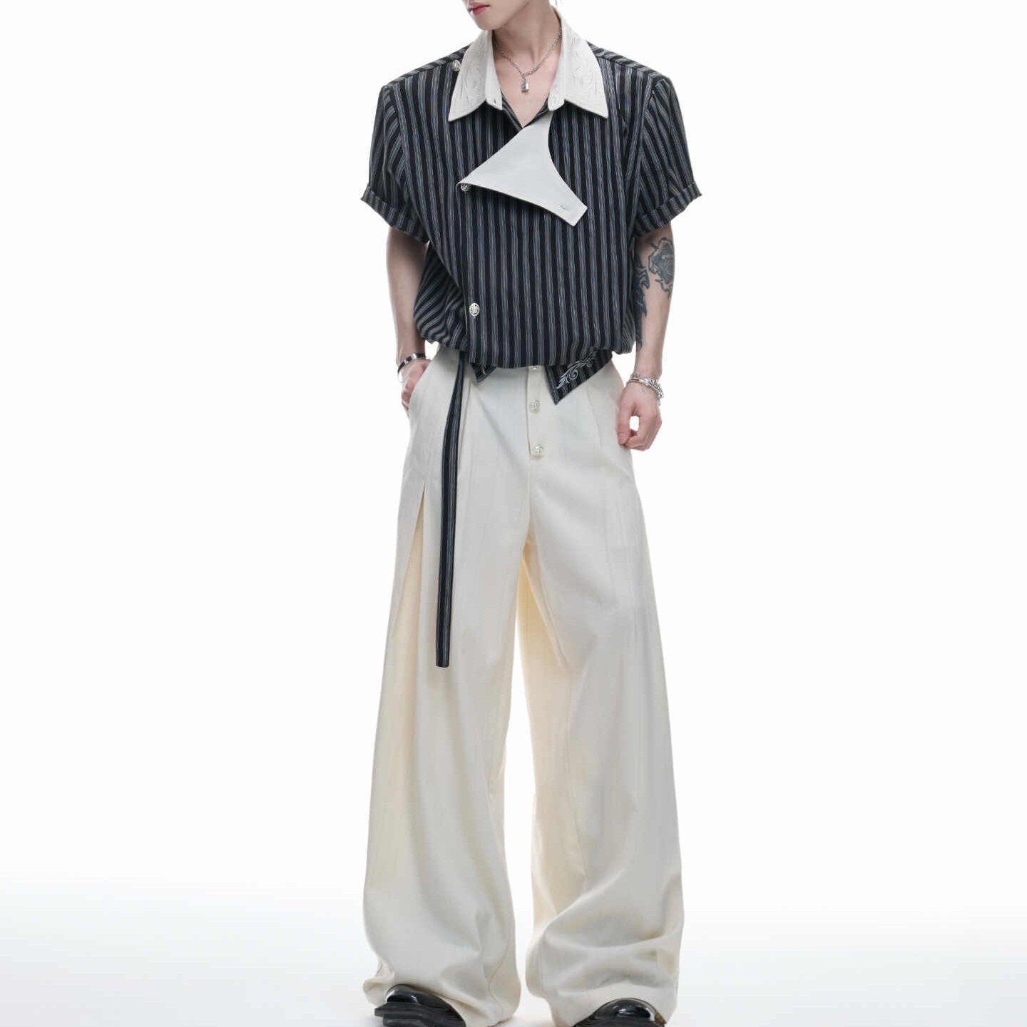Embroidered Luxurious Short-sleeve T-shirt With A Slanted Placket