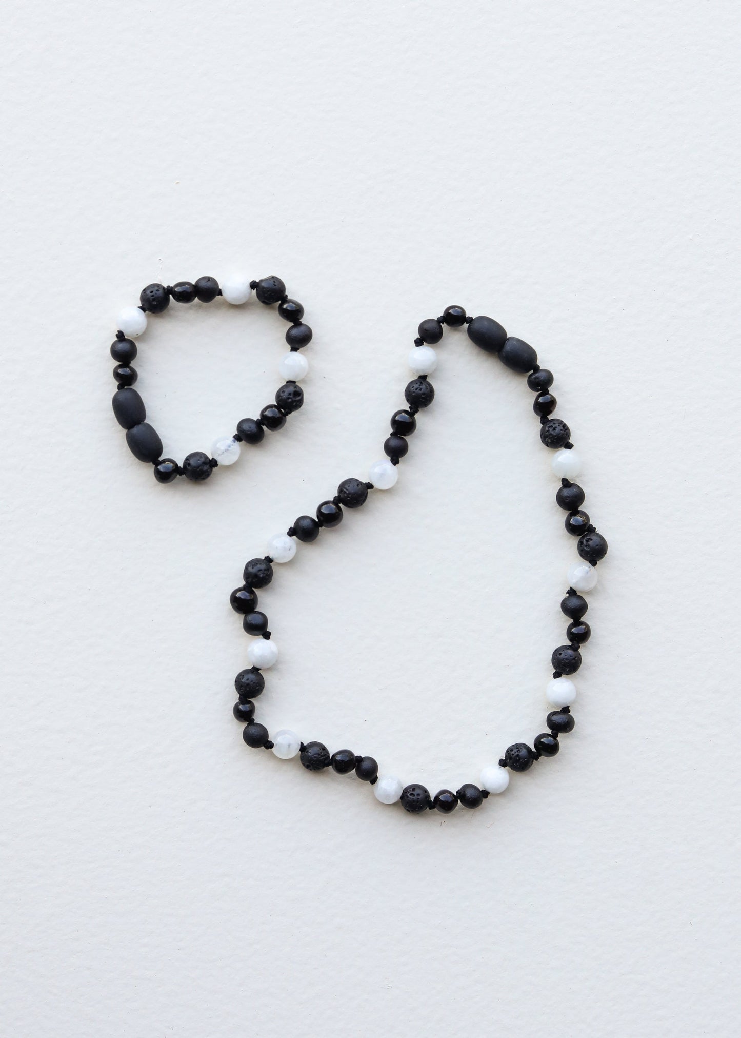 Roh, schwarz, baltischer Bernstein + Mondstein || Fußkettchen oder Armband