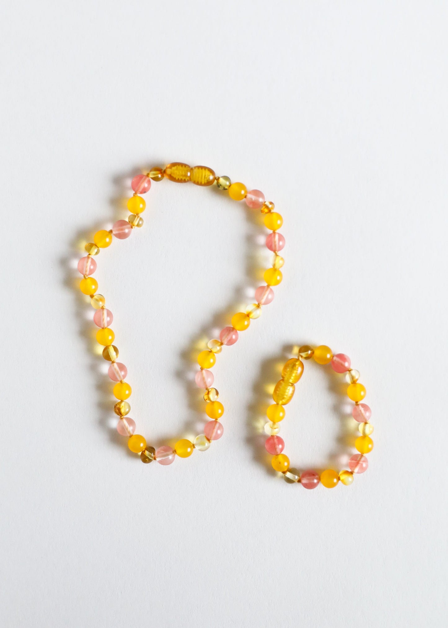 Ambre de la Baltique poli miel + Pierres précieuses de chèvrefeuille || Collier