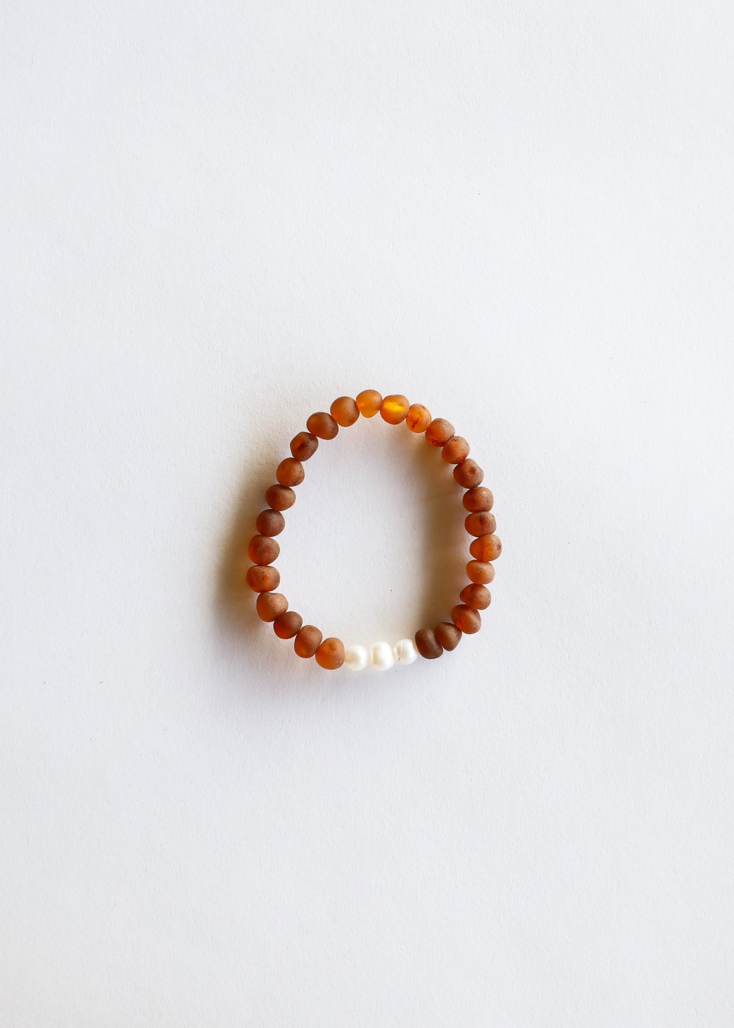 Rohcognac Baltischer Bernstein + Perlen || Erwachsenenarmband