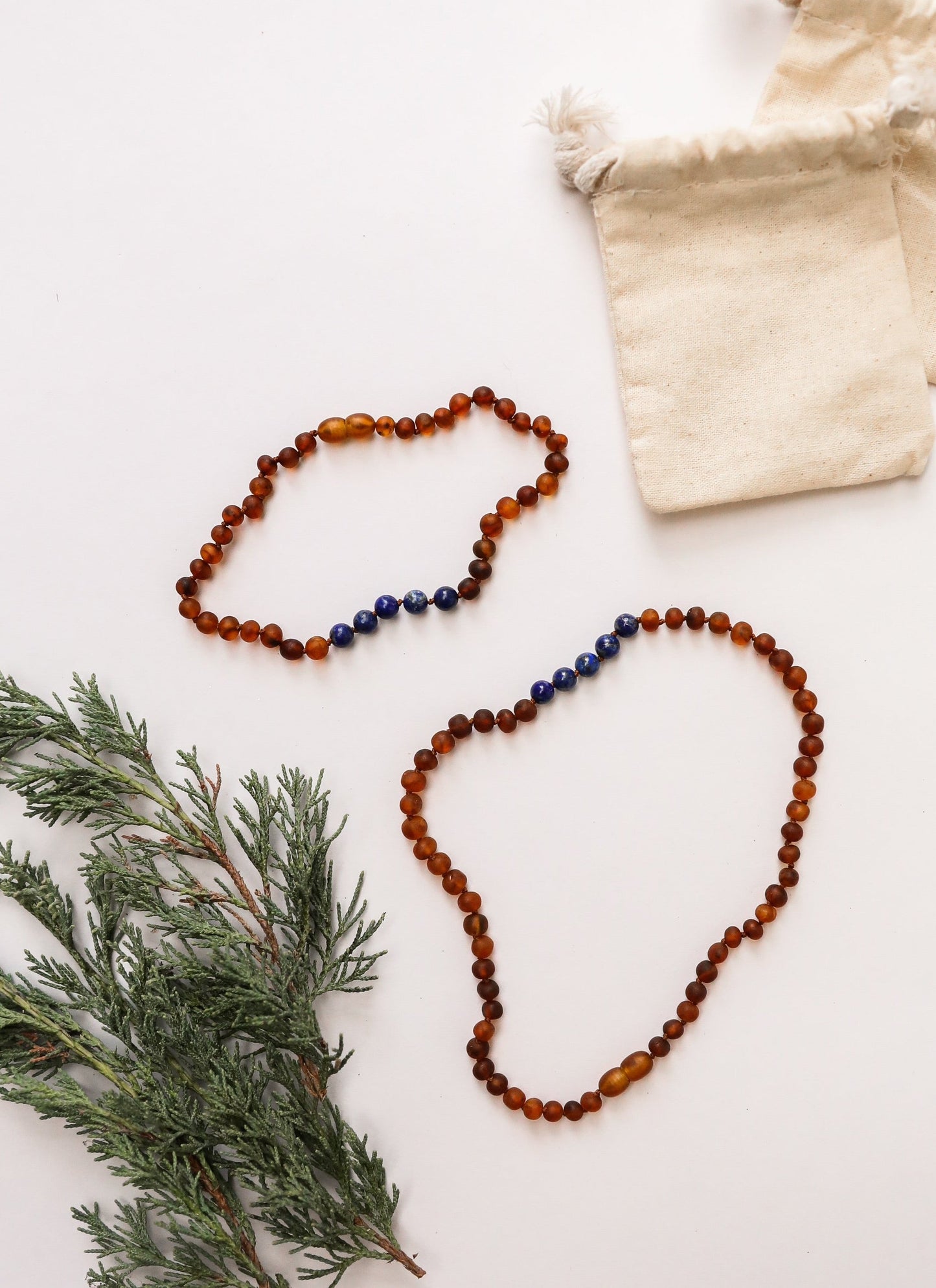 Ambre de la Baltique cognac brut + lapis-lazuli || Parure de collier