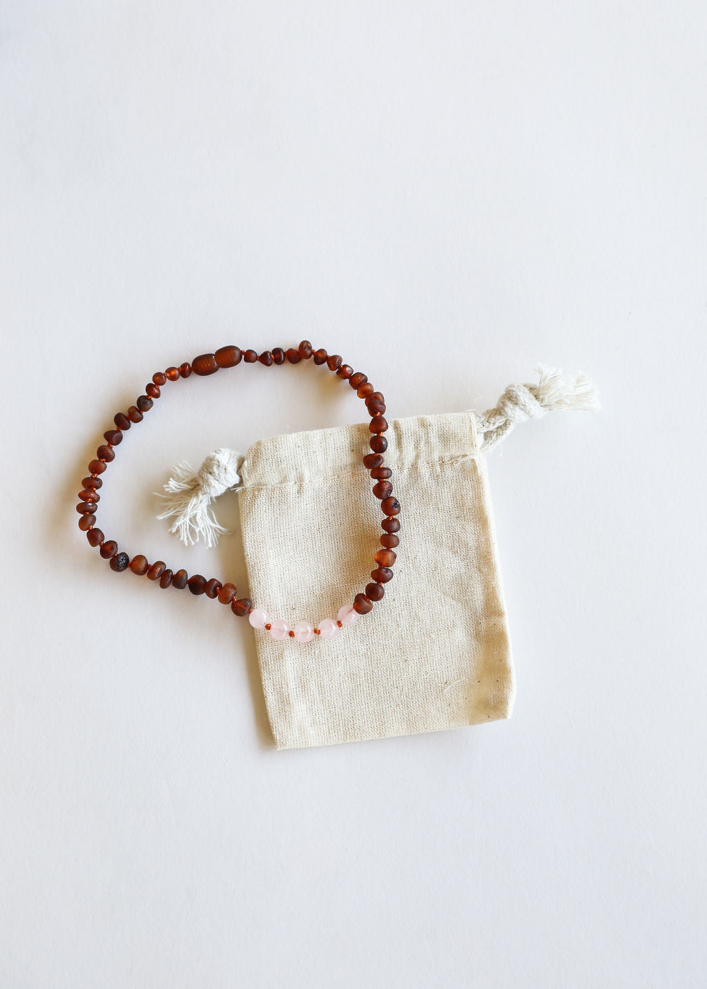 Ambre de la Baltique poli couleur cognac + Quartz rose || Collier
