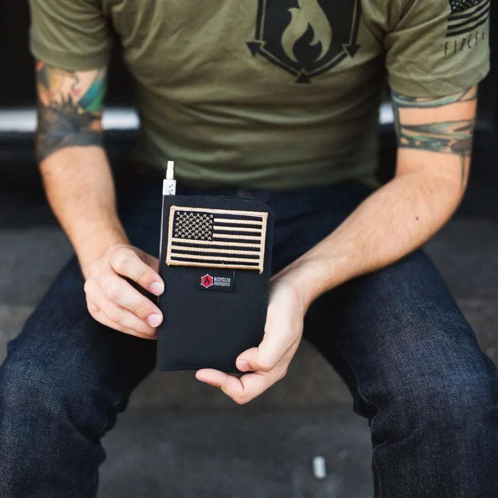 Field Notes WalletHandbags & AccessoriesField Notes Wallet – Minimalist EDC Notebook + Wallet Combo
Meet the ultimate everyday carry (EDC) wallet — a rugged Field Notes notebook holder combined with a slim