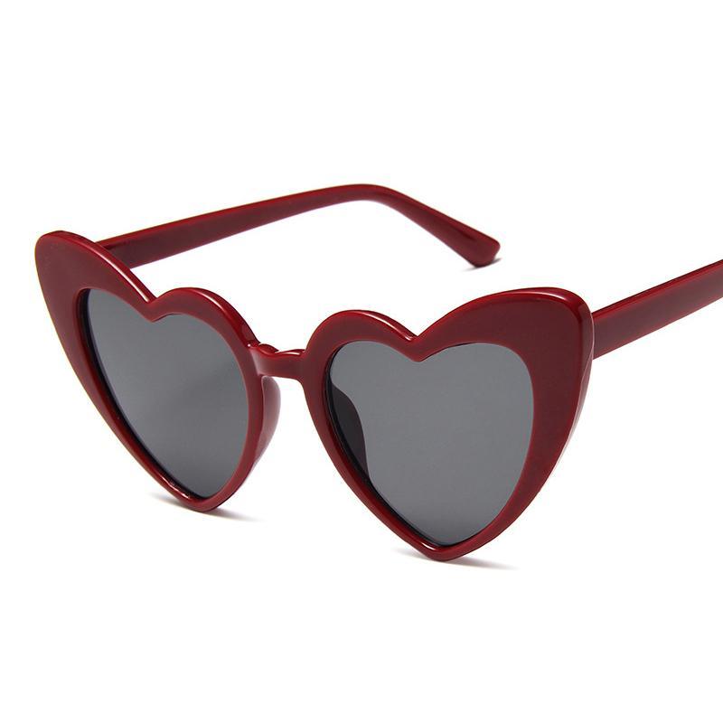 Elegant Retro Love Heart Sunglasses Women Big Frame Personality Sunglasses Fashion Cute Retro Cat Eye Vintage Sunglasses For Women and Girl