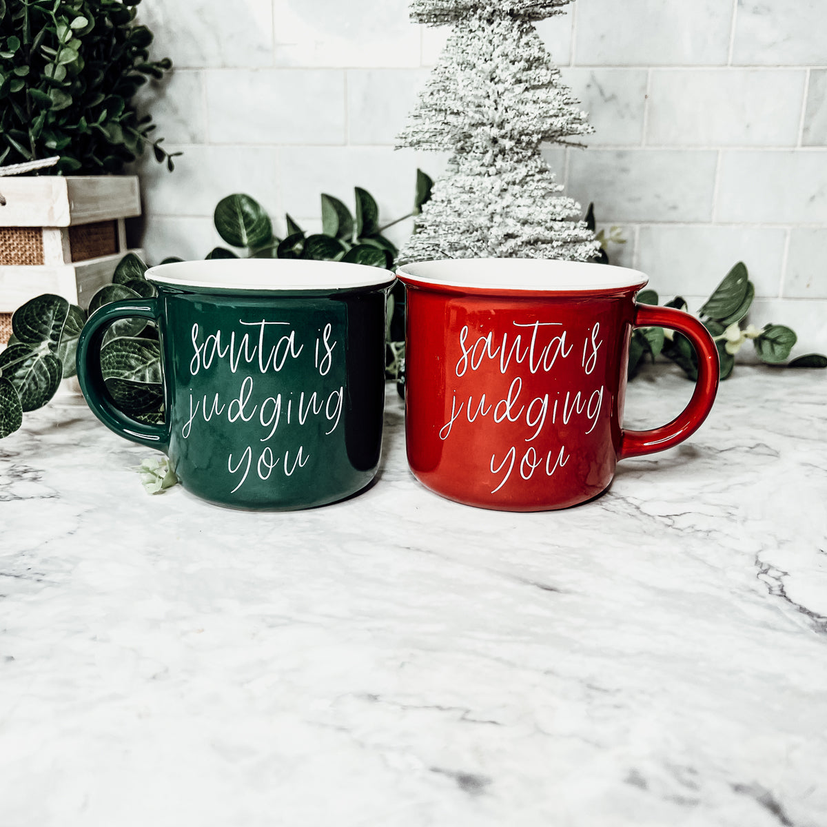 Nikolaus richtet Tasse 430ml Keramik-Kaffeetasse im Lagerfeuer-Stil Weihnachtsbecher Rot oder Grün doppelseitig