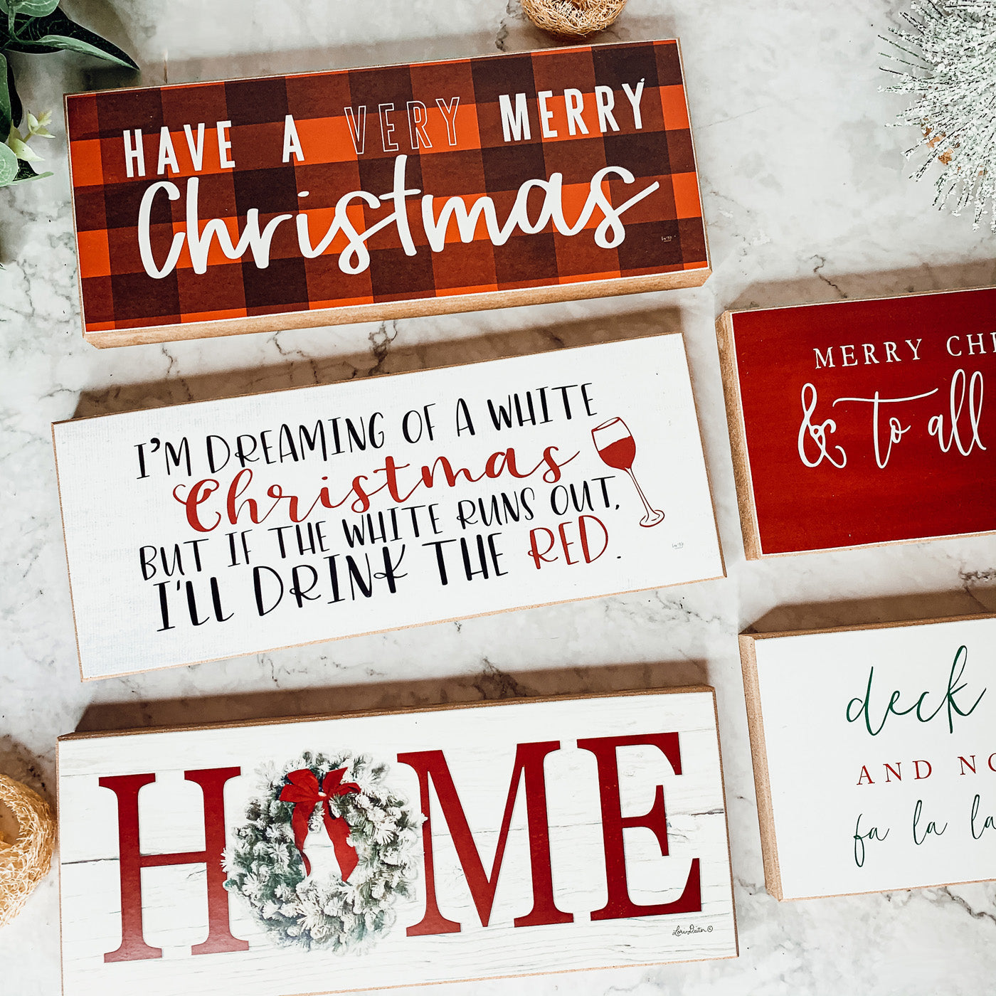 Rotes Büffel-Karomuster Weihnachts-Schild – Rustikale Feiertags-Wanddekoration aus Holz
