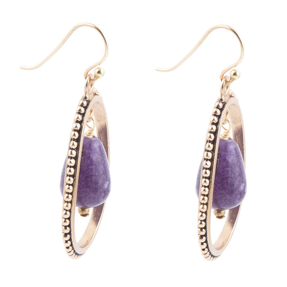 Violette Jade-Ohrhänger mit Goldfassung