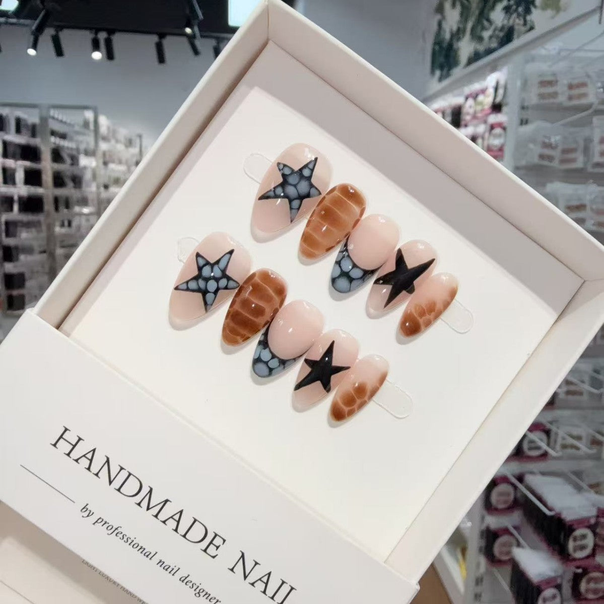 Spice Girl Sweet Cool Crocodile Pattern Pure Hand-Painted Press on Nails White Advanced Sense Fake Nails