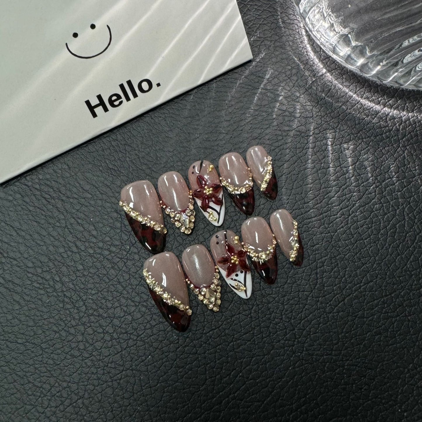 Hot Sale Hand Painted 3D Carving White Premium Medium and Long Press on Nails