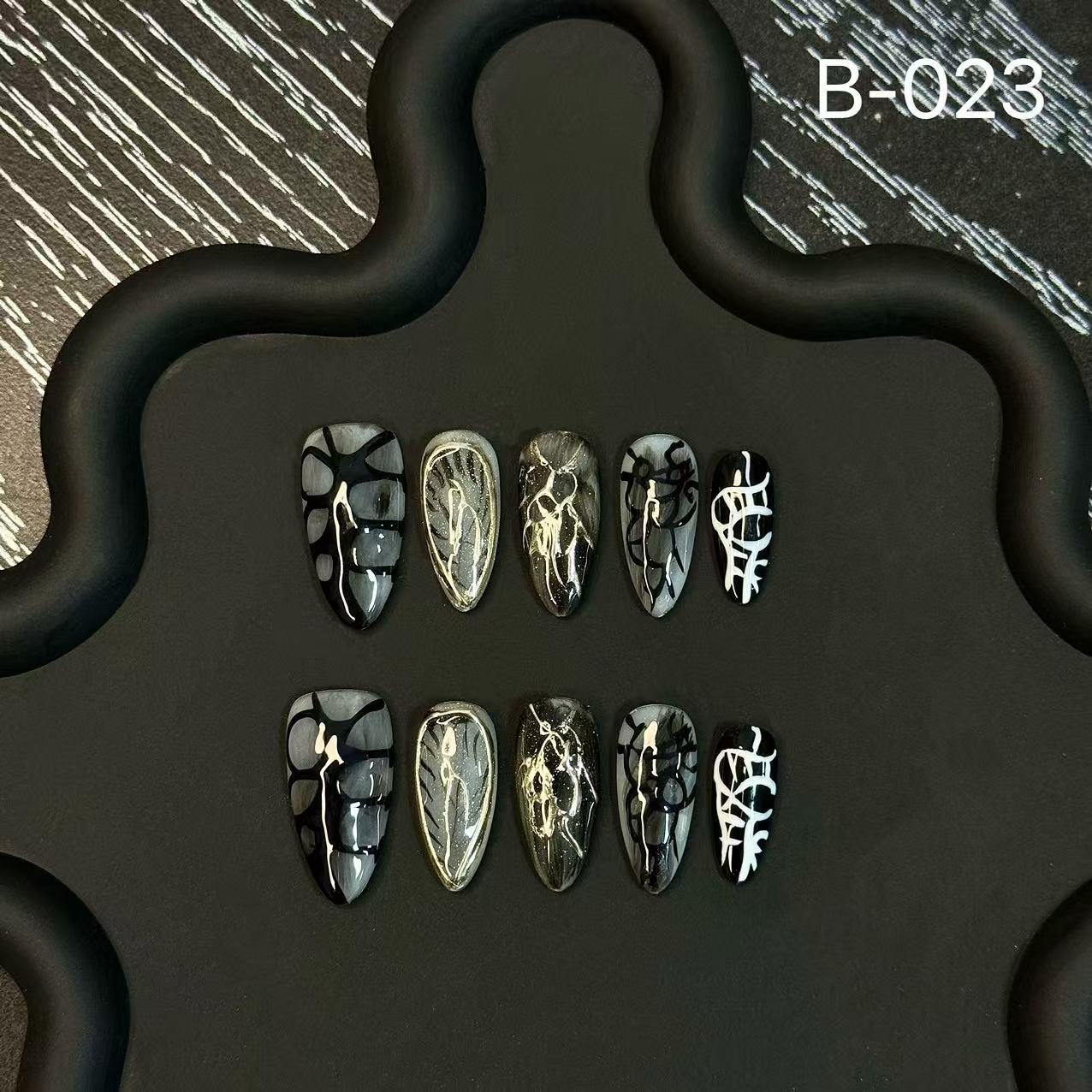 Spice girl with the same magic mirror hand-painted crocodile pattern Press on Nails finished nail wear