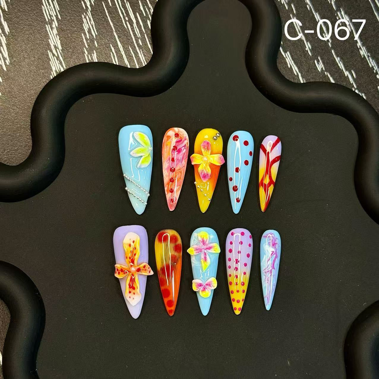 Handcrafted Pinch Hand Painted Colorful Carving Press on Nails Dopamine Patch Stereoscopic Wholesale