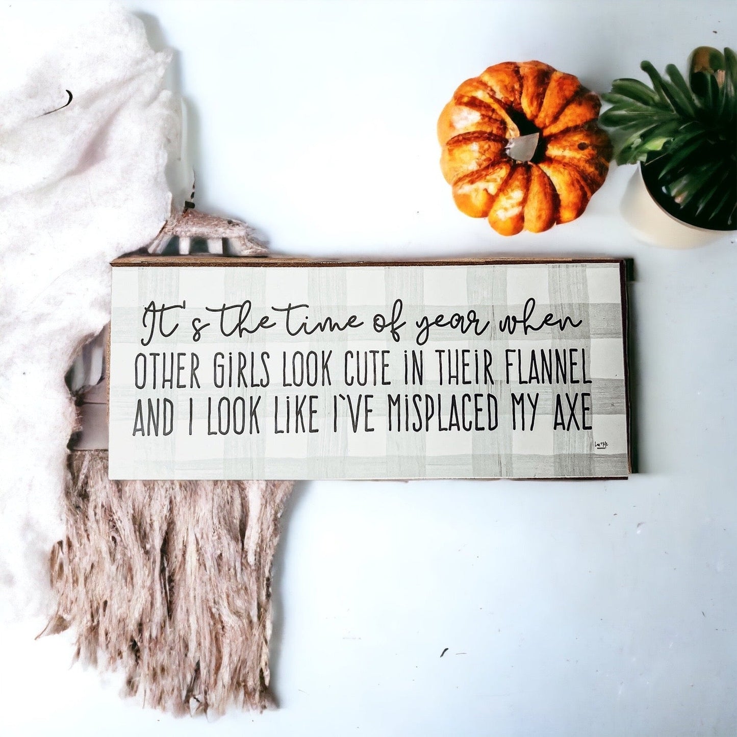 Verlegte Axt Lustiger Herbst Winter Holzschild 10x4 Rustikales Karo Flanell Wanddekor Geschenk