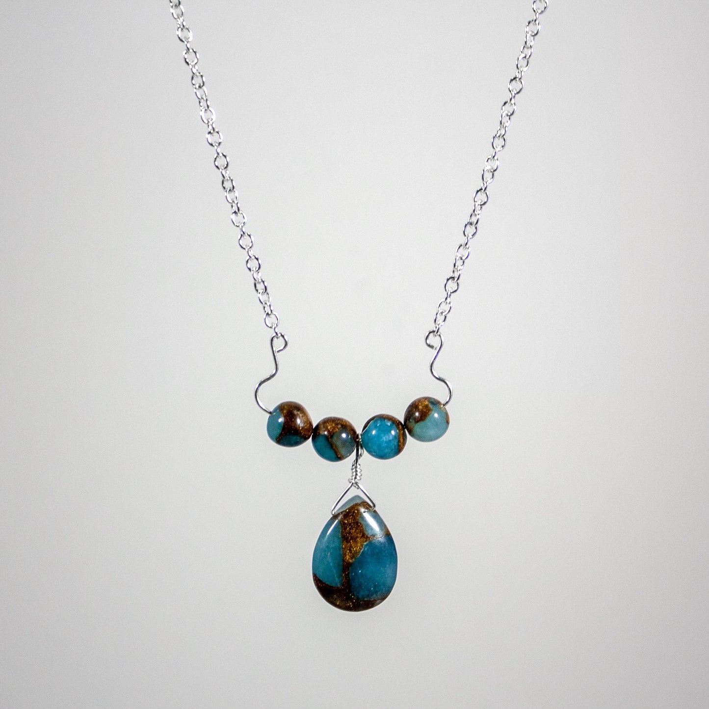 Collier pendentif goutte Aqua Quartz sur chaîne en argent