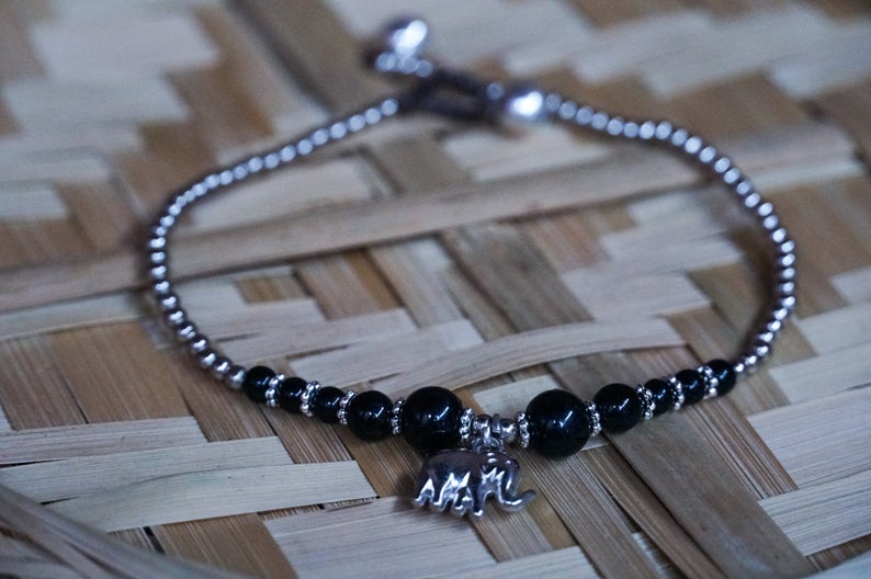 Schwarzer Elefant, silberne Perlen, Boho-Fußkettchen mit Anhänger für Damen