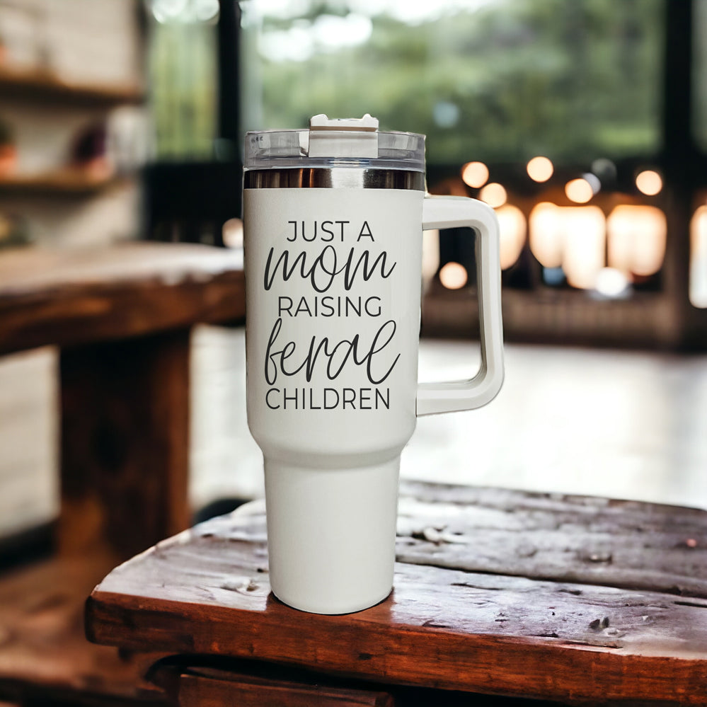 Just A Mom Raising Feral Children 40oz Isolier-Reisebecher mit Griff Edelstahl
