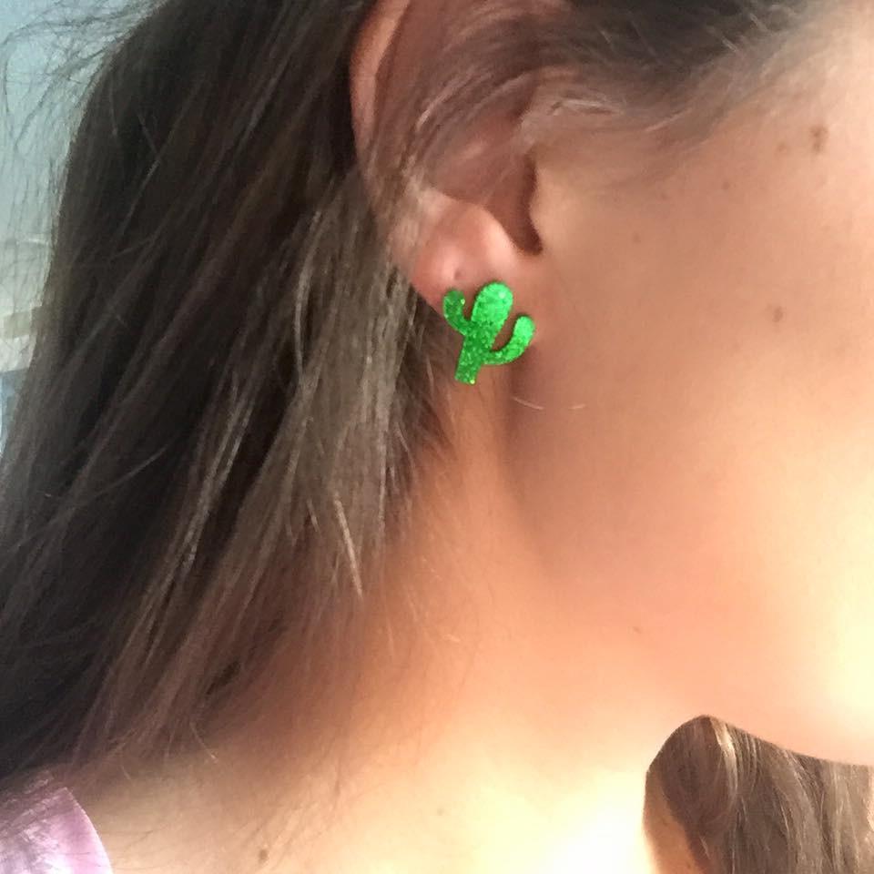 Grüne Glitzer-Kaktus-Acryl-Ohrstecker für Damen