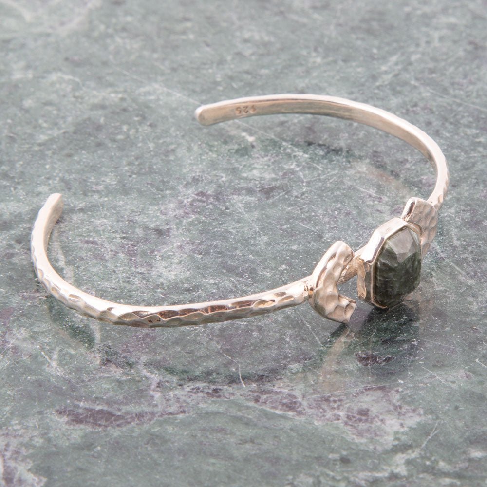 Hammered Green Seraphinite and Sterling Silver Cuff Bracelet - ThisandThatShoppe