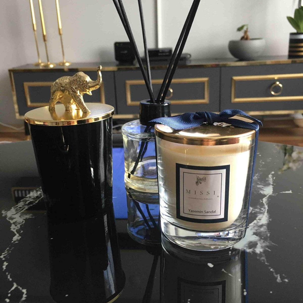Jasmine Sandal Scented Glass Candle With Golden Metal Cover Long-Burning Fragrant Candles in Glass Container With Metal Lid Hand-Poured Natural Soy Blend No Additives No Dye