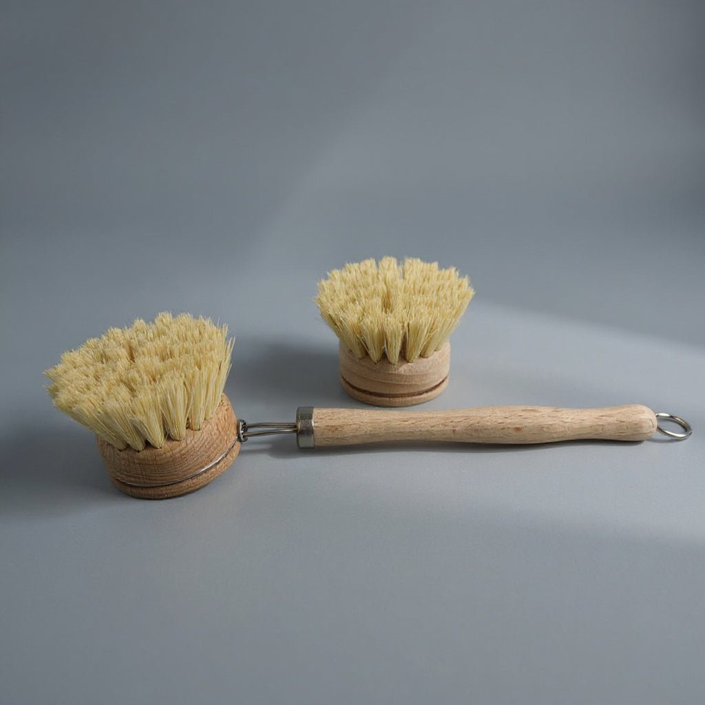 Brosse à poêle à long manche avec tête interchangeable
