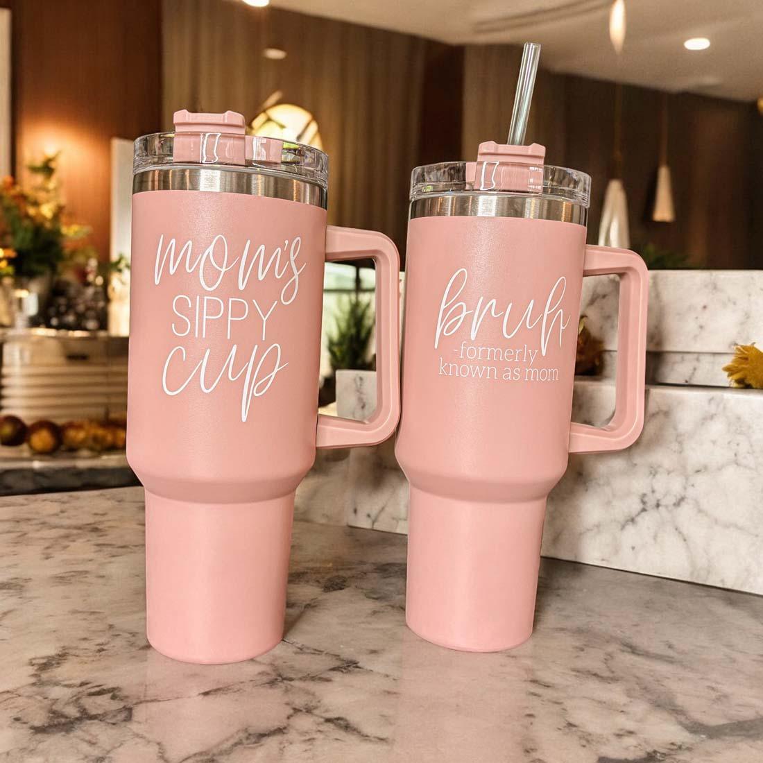 Mamas Trinkbecher 40oz isoliert – Rosa Reisebecher mit Strohhalm-Deckel