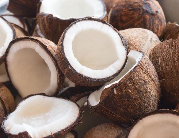 Natural Coconut Shell Decorative Scented Candle Wood Wicked Coconut Scented Candle Natural Coconut Shell Eco Friendly Ideal for Home and Beach Décor Aromatherapy Candle