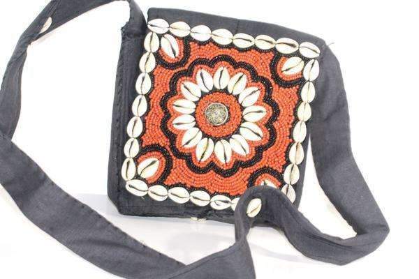 Sac bandoulière perlé coquillages cauris vintage bohème fait main