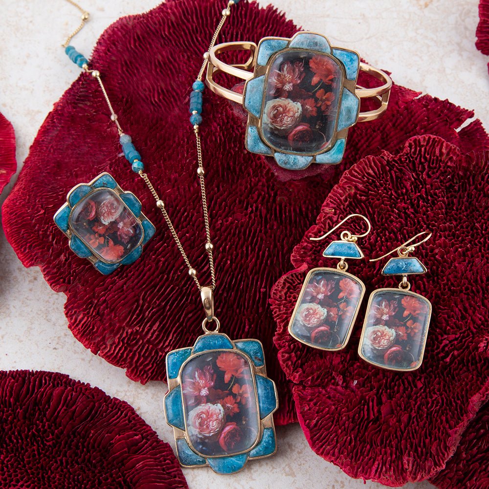 Scenic Red Florals Blue Apatite Golden Statement Ring - ThisandThatShoppe