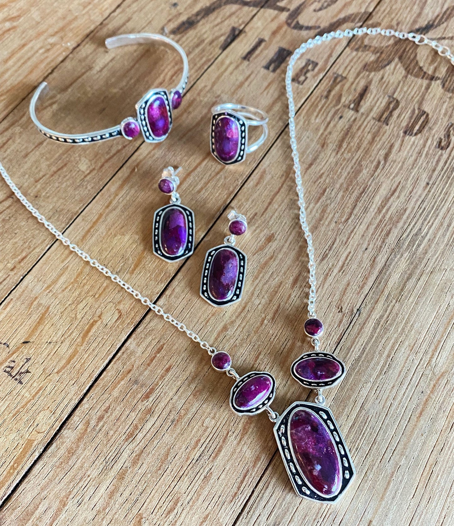 Geschützter lila Türkis und Sterlingsilber Ring