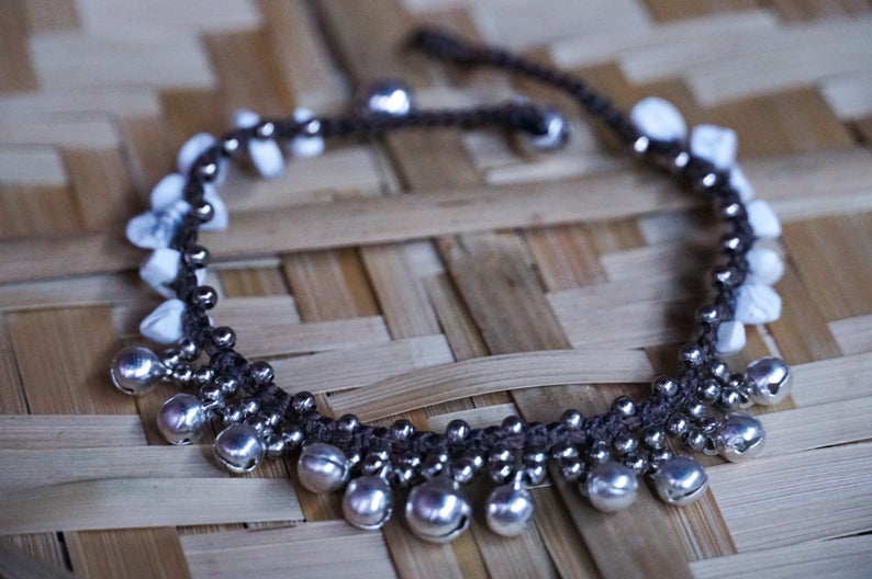 Silberglocken-Boho-Fußkettchen, weiß, Perlen-Knöchelarmband