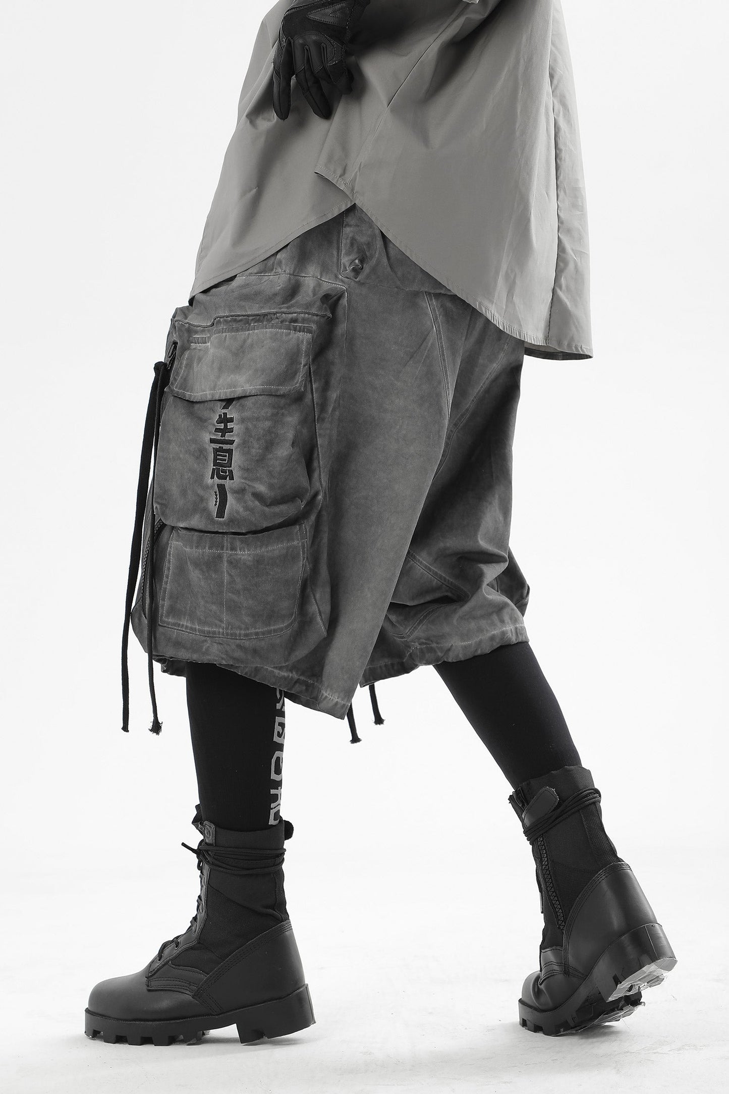 Shorts Nemesis JX « Sérieux en Affaires »