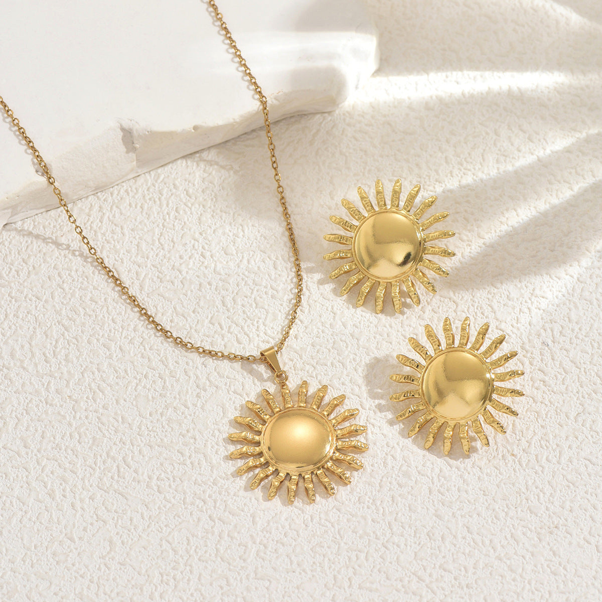 Cross-border European American Women Floral Jewelry Set, Unique Metal Sunflower Design Pendant Necklace And Matching Earrings Daily Accessories For Ladies