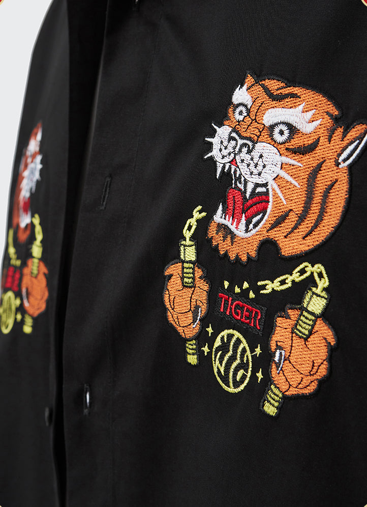 Tigerkrieger-Stickereihemd