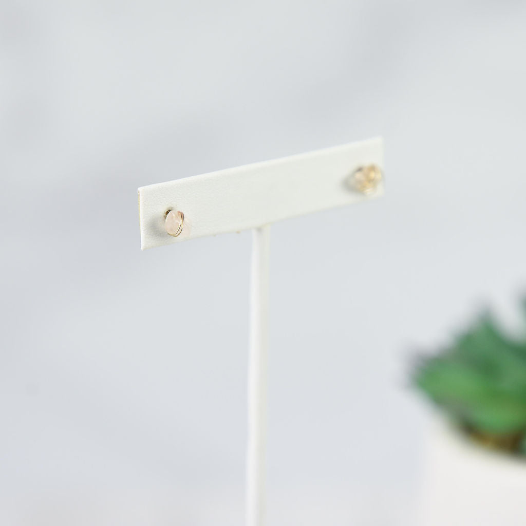 Kara Ohrstecker mit Draht und Naturstein