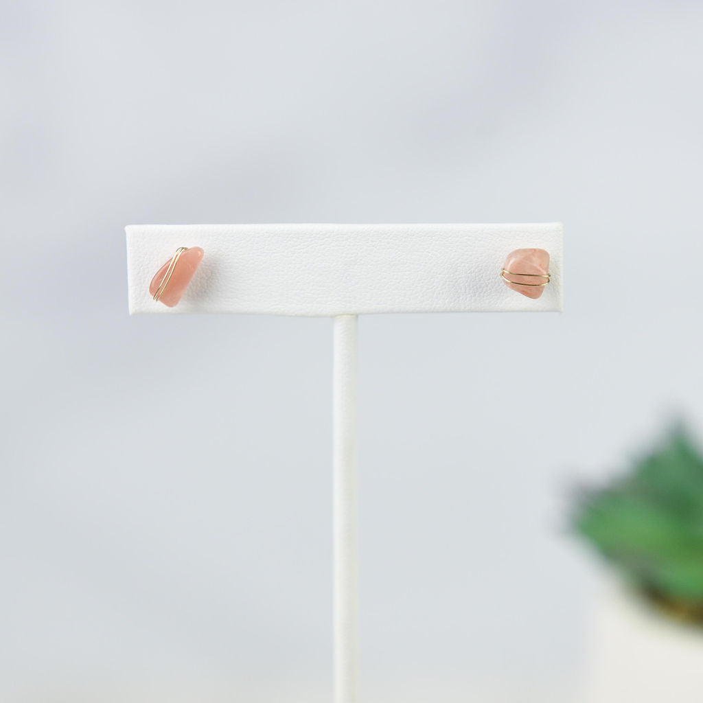 Kara Ohrstecker mit Draht und Naturstein