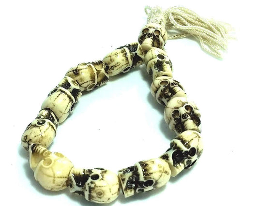 Bracelet élastique en coton à pompons avec crâne tribal et os, style bohème