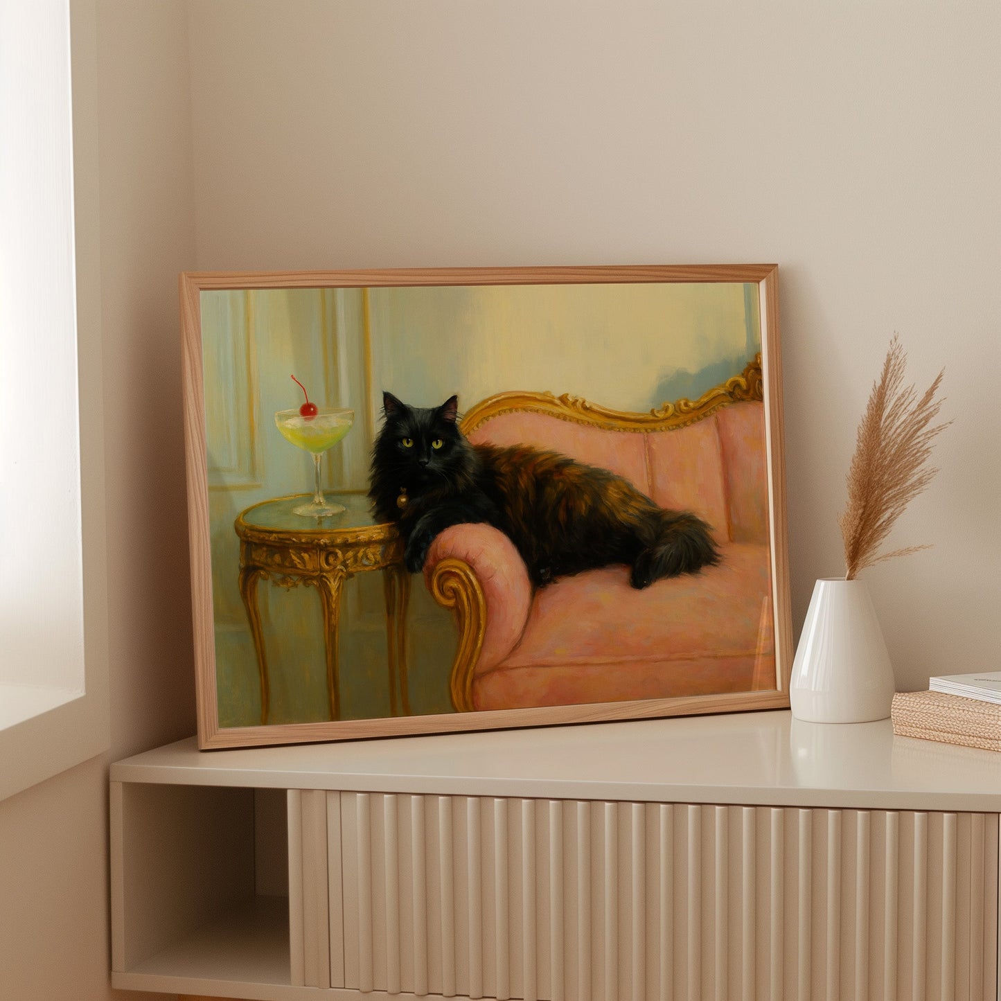 Chat royal avec un Martini Cerise
