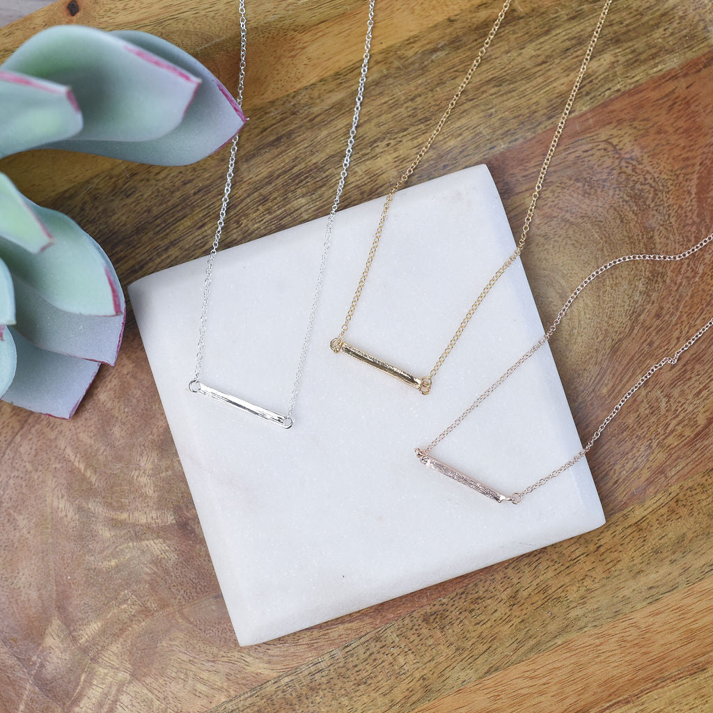 Collier pendentif barre Latitude