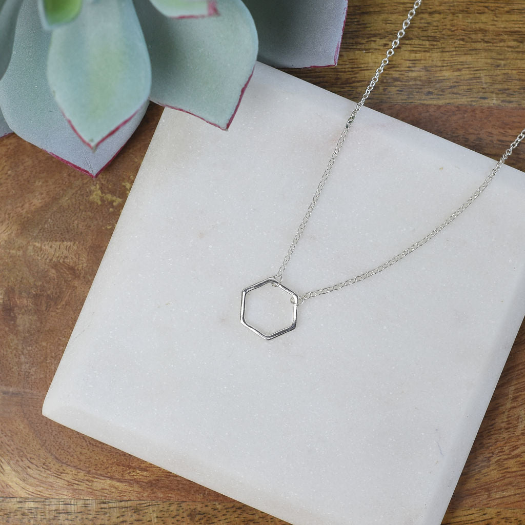 Collier Pendentif Hexagonal