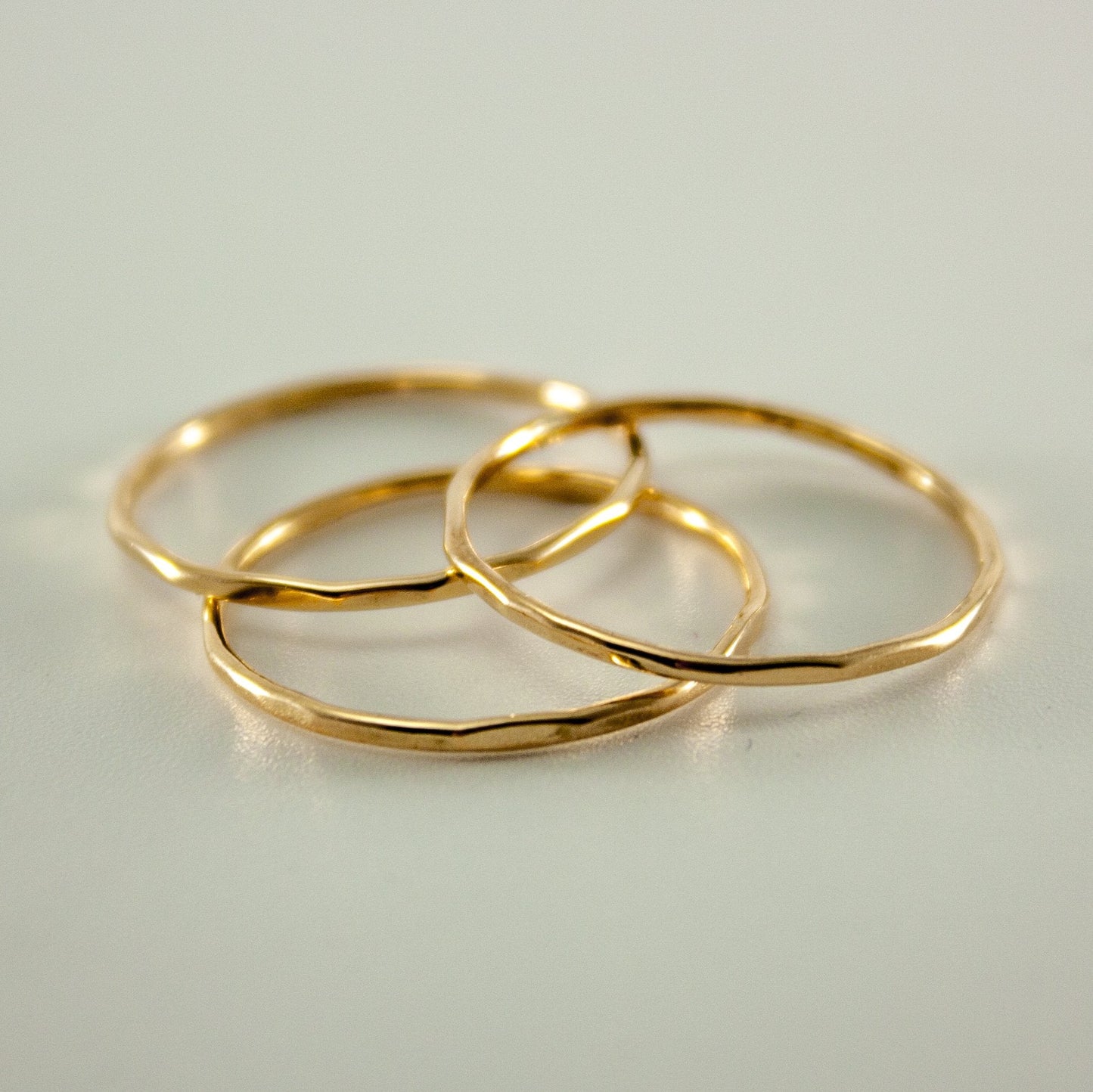 14K Gold Filled Stapelbarer Twist Ring Minimalistischer Alltagsring