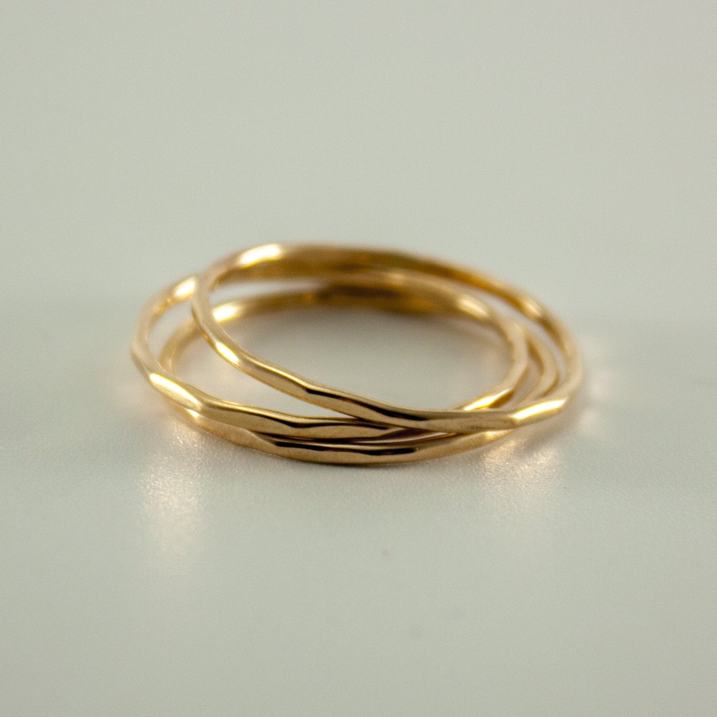 14K Gold Filled Stapelbarer Twist Ring Minimalistischer Alltagsring