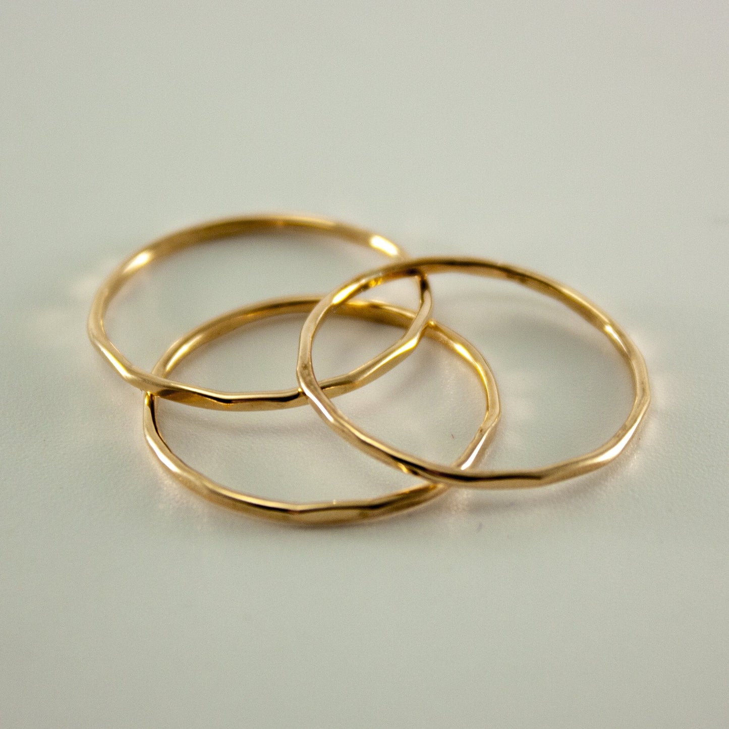 14K Gold Filled Stapelbarer Twist Ring Minimalistischer Alltagsring