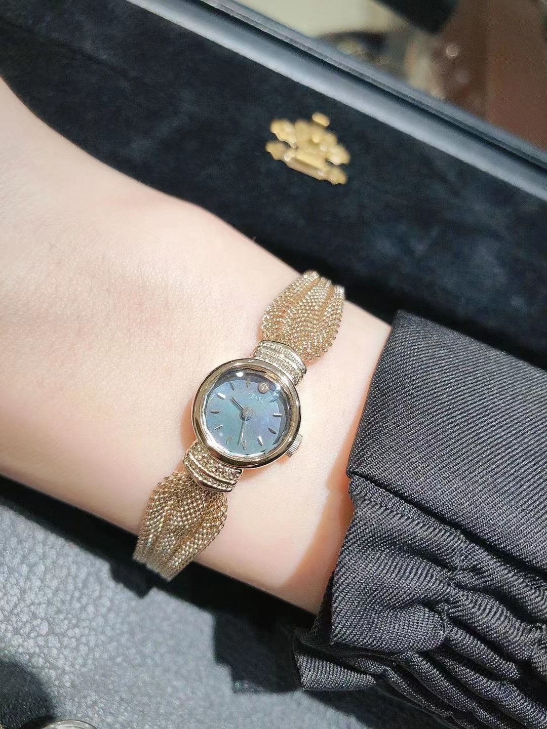 Vintage Square Watch For Women A Dainty Mini Square Design With A Wheat-sheaf Motif