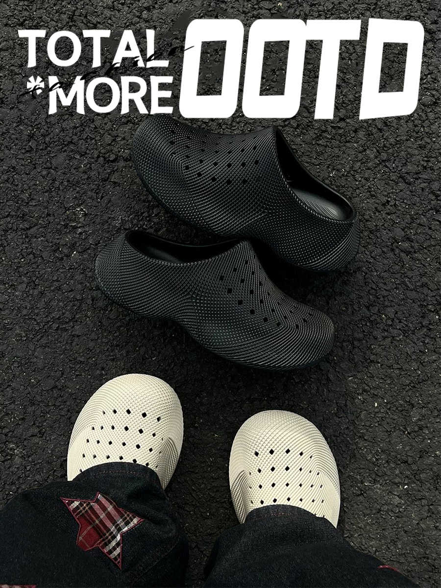 Outerwear 3D-textured Squishy-soft Closed-toe Slippers