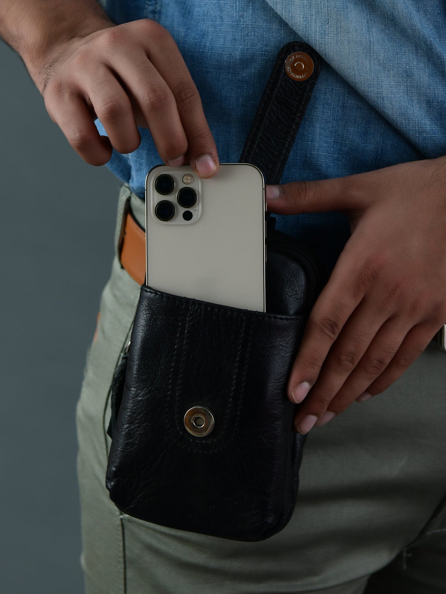 Organisateur Jet-Set : Pochette en cuir pour téléphone