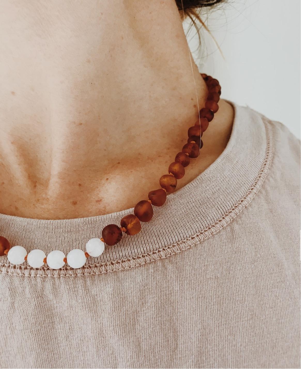 Ambre brut de la Baltique Cognac + Pierre de lune || Collier